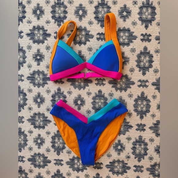 Like new One One Kameron Bikini - Picture 1 of 3